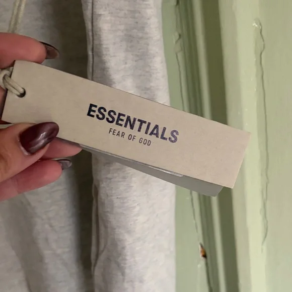 Essentials tee - Picture 2 of 4